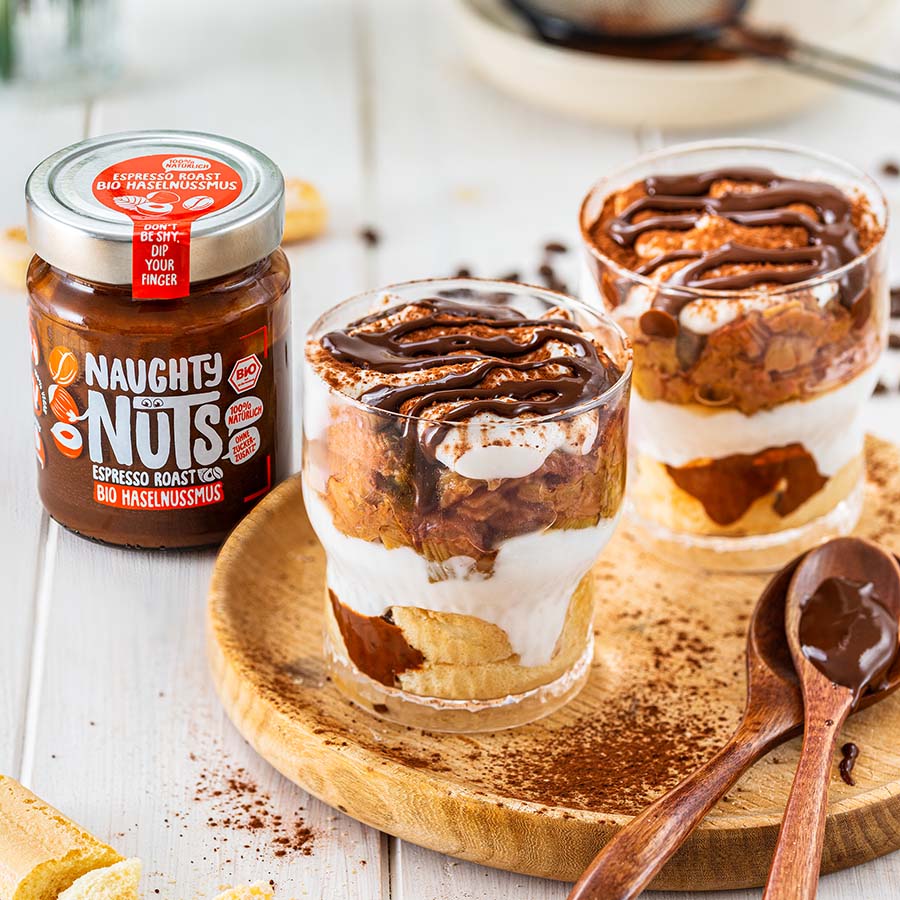 Vegane Rhabarber Tiramisu mit Naughty Nuts BIO Haselnussmus Espresso Roast